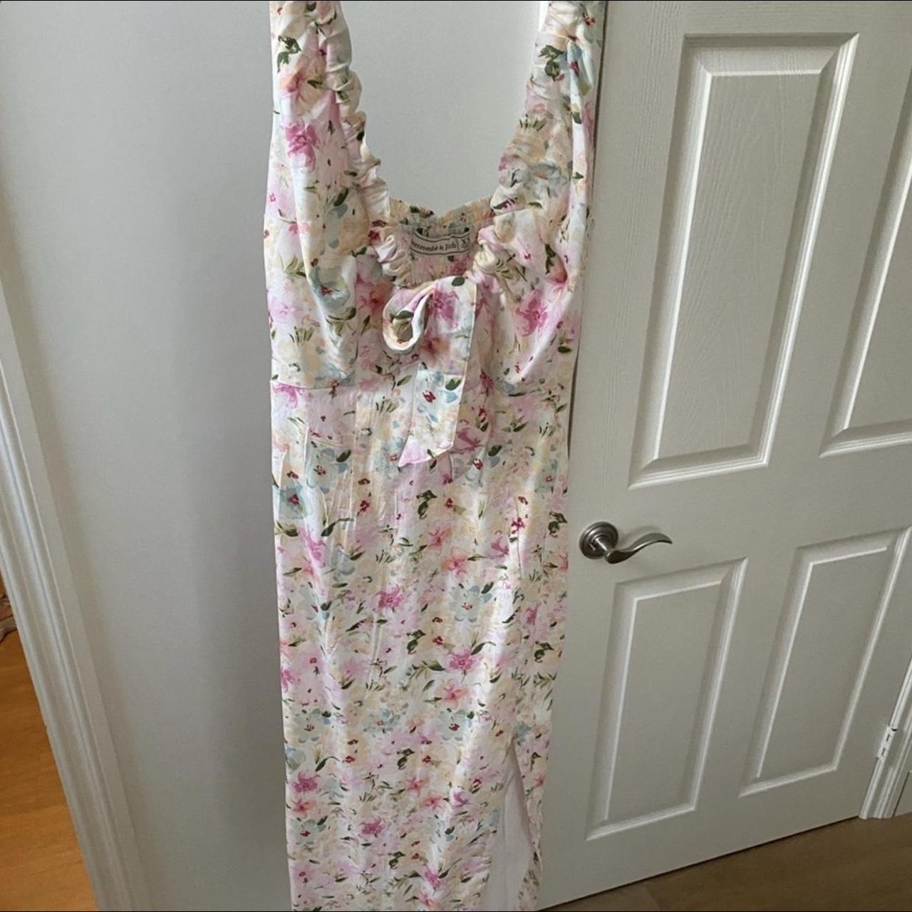 Abercrombie Floral midi dress! Only worn once for... - Depop