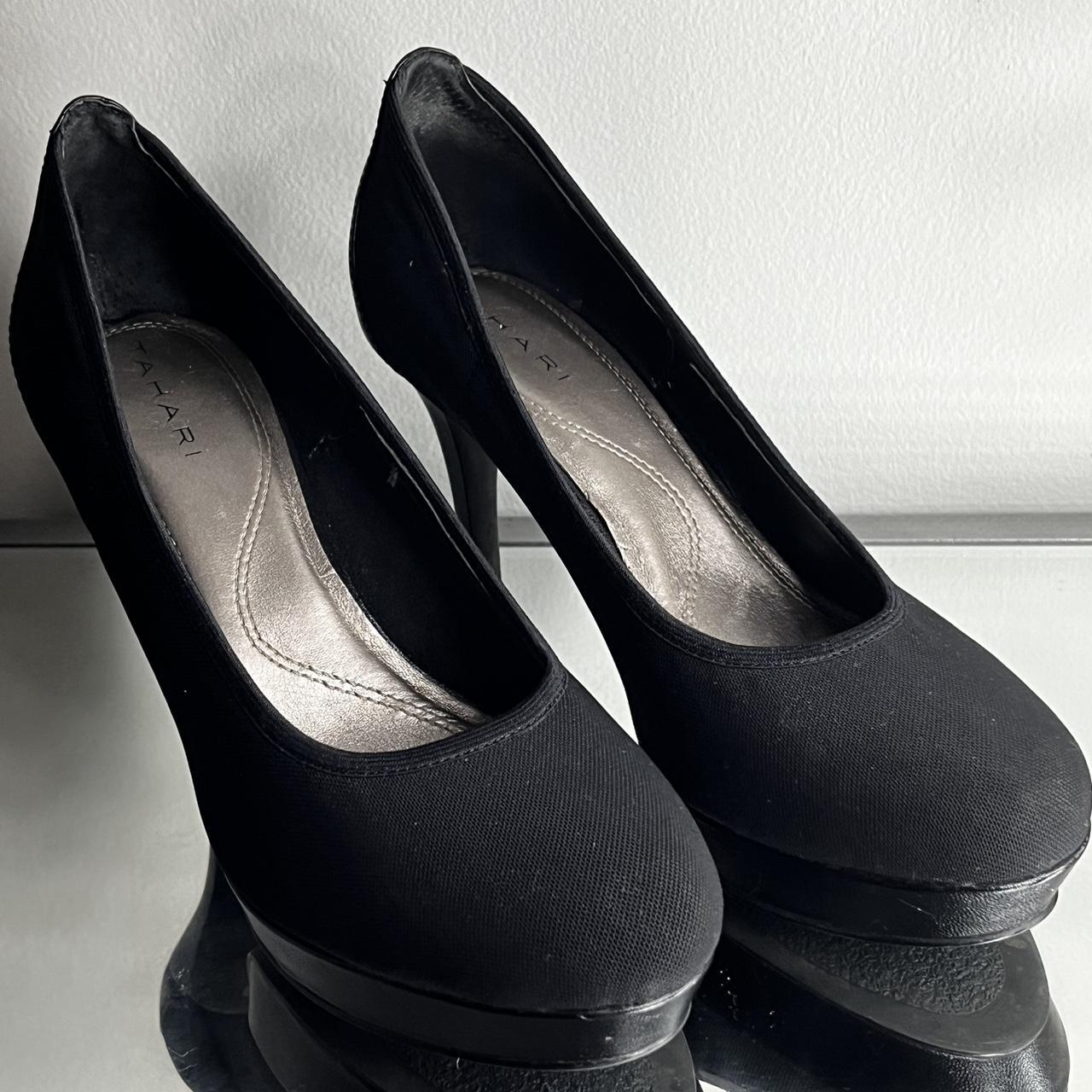 Tahari clearance black pumps