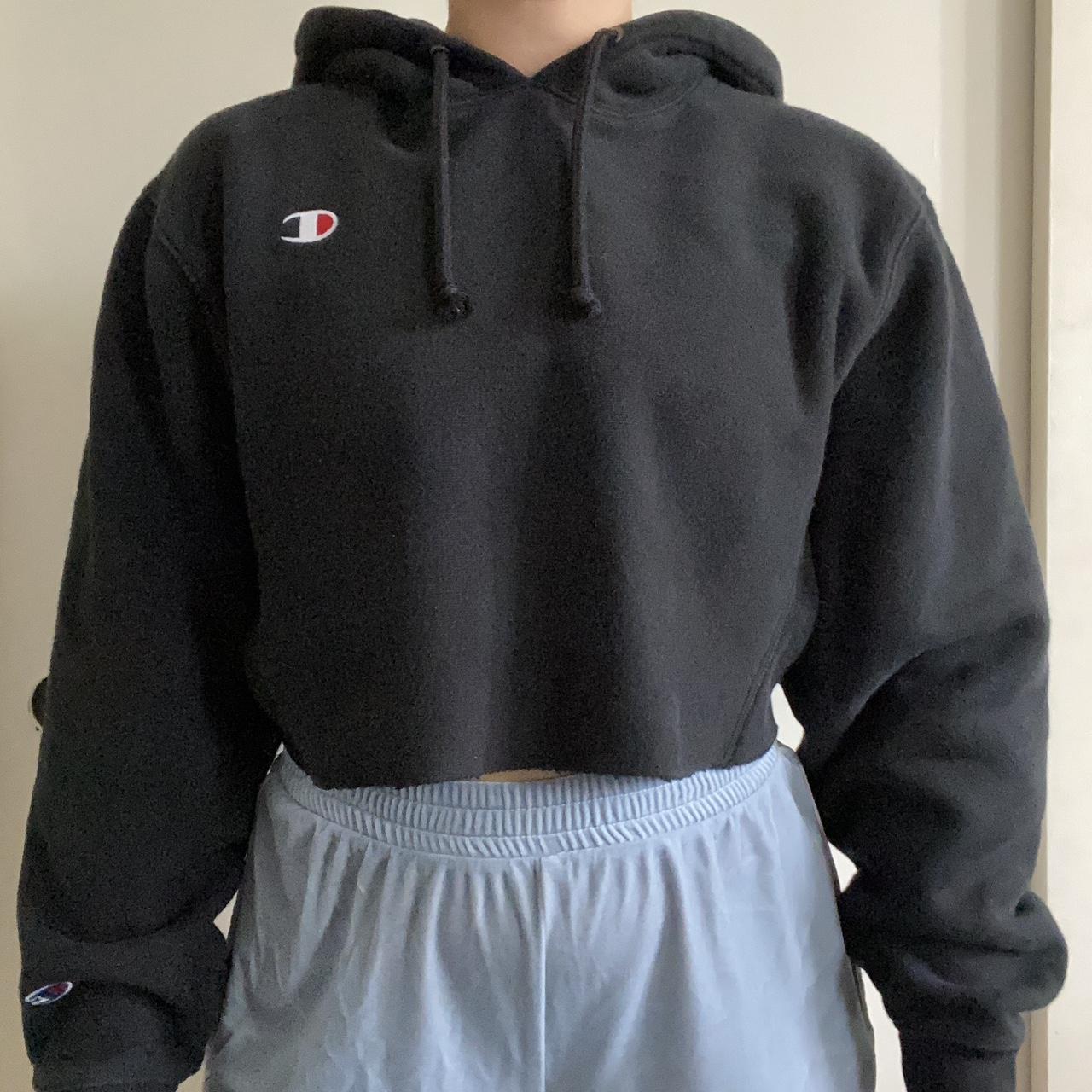 Black champion cropped discount hoodie