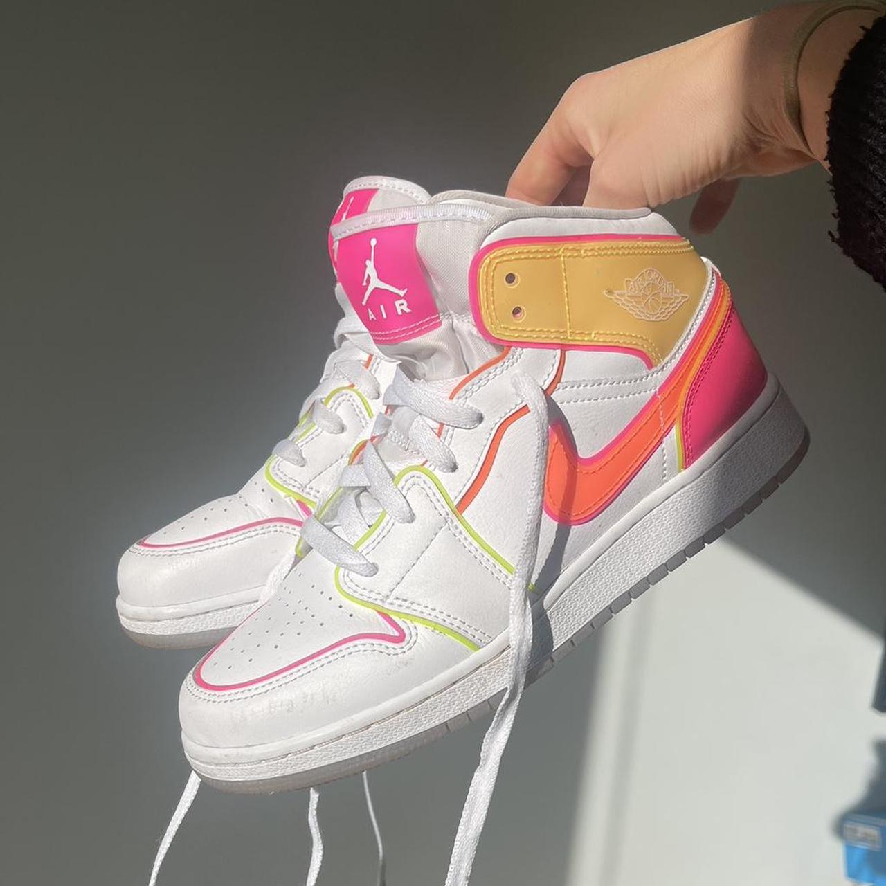 nike jordan 1 mid edge glow