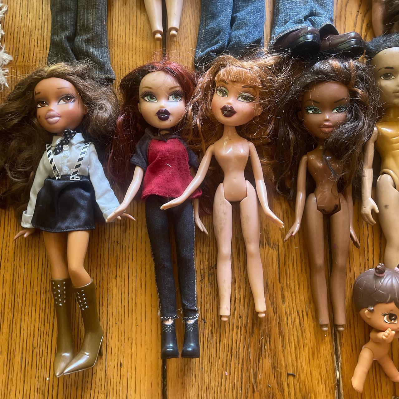 SEND OFFERS Bratz doll bundle a mix of 19 dolls