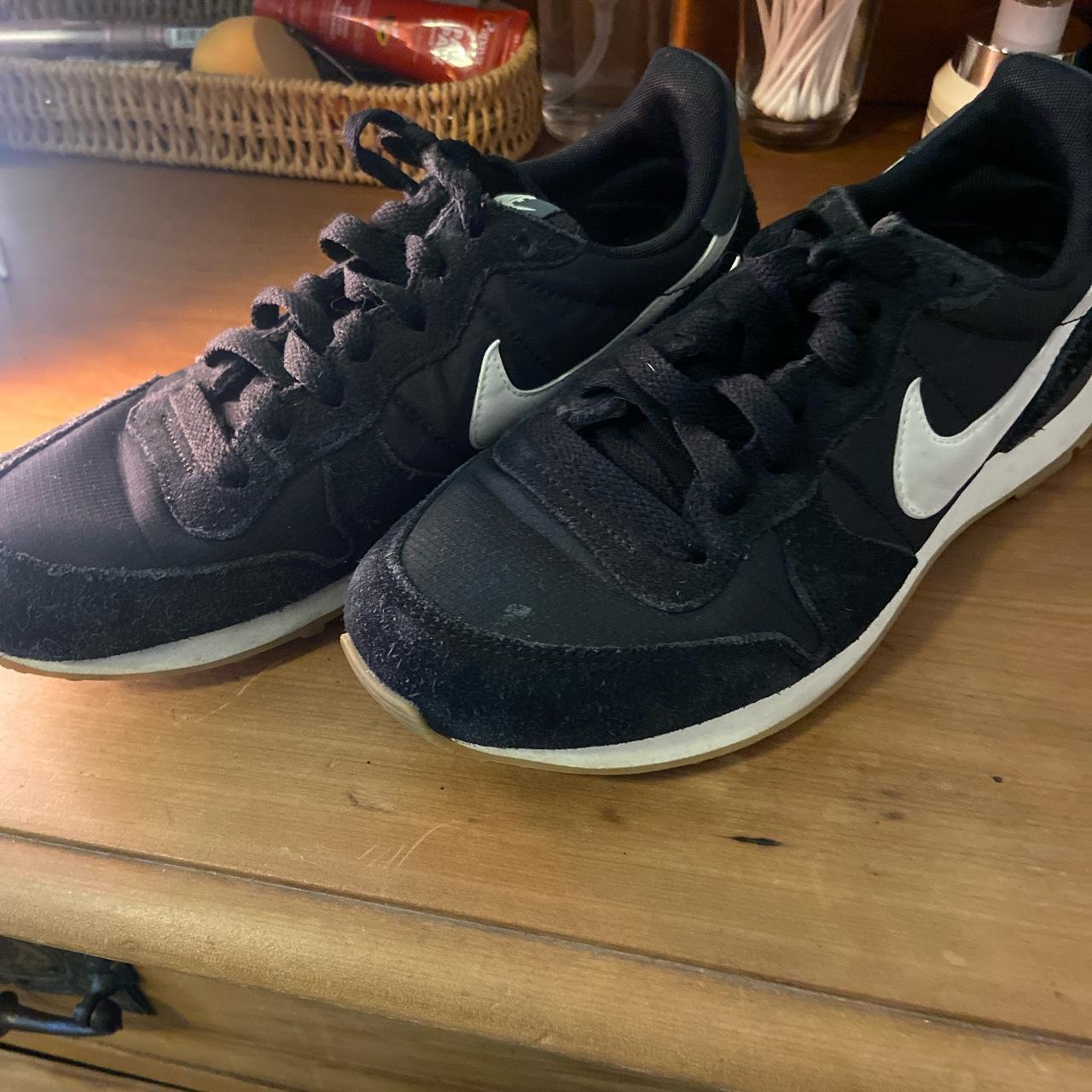 ladies nike trainers size 4