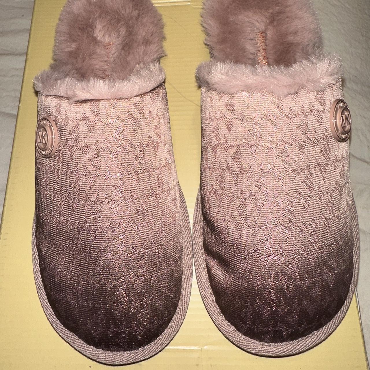 Michael kors pink deals slippers