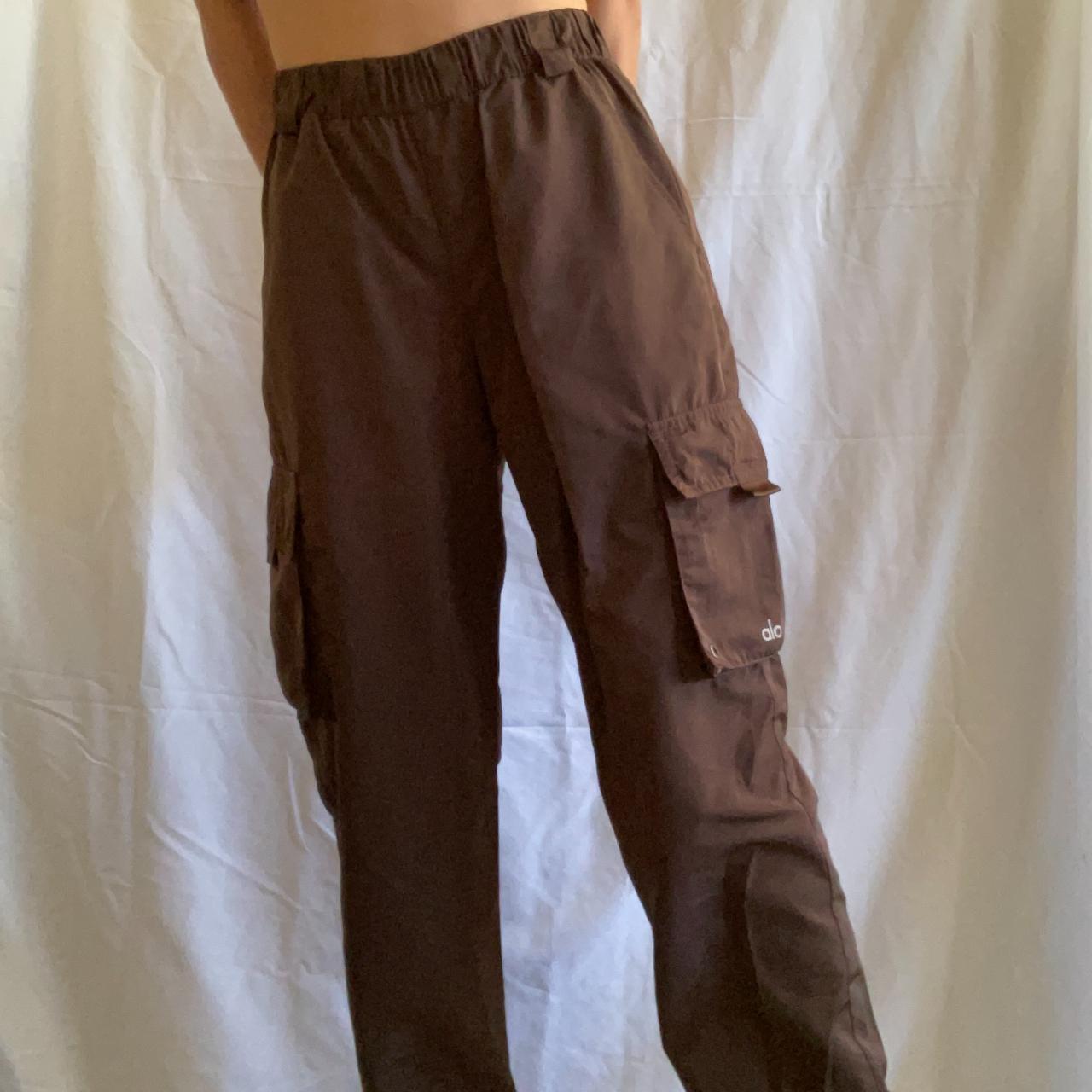 alo yoga it girl cargo pants in espresso brown 🐻 - Depop