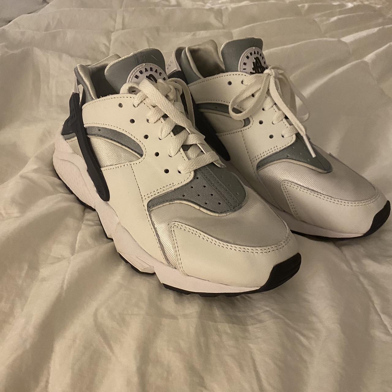 Nike air huaraches white best sale