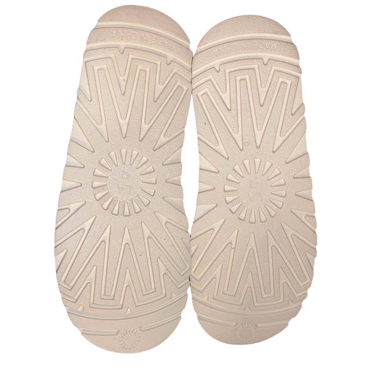 UGG Women's Cream and White Slippers (3)