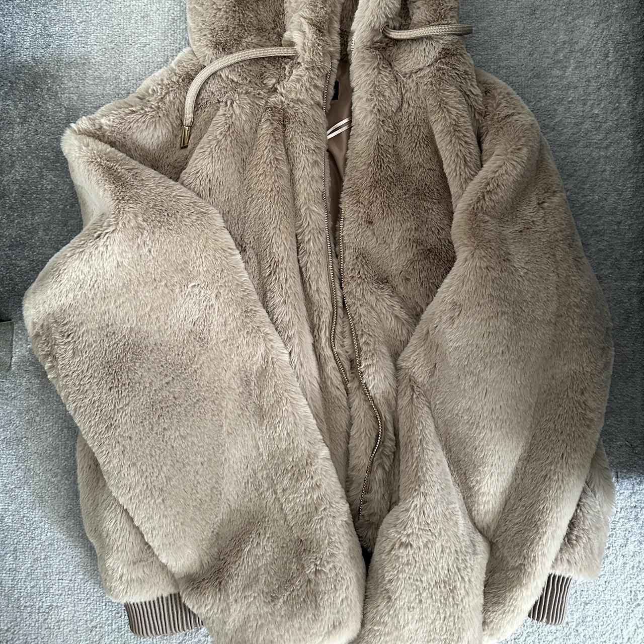 Zara fleece jacket. Brand new never been worn. Size M. - Depop