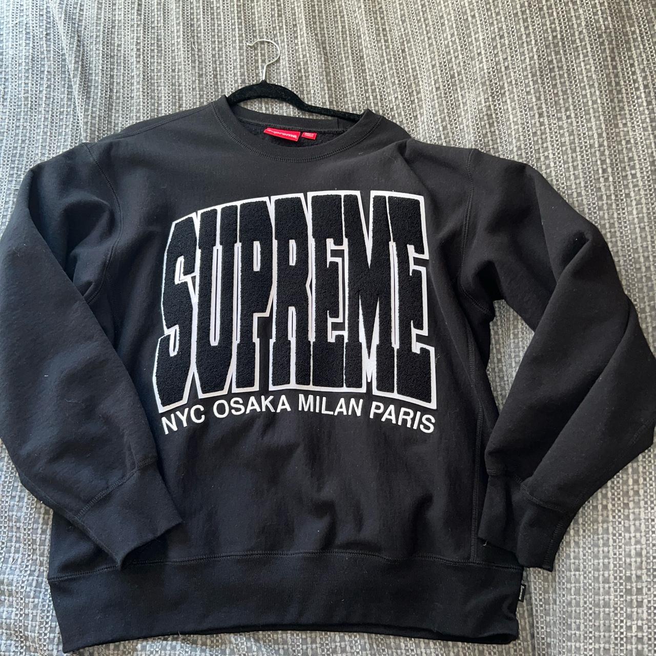 Supreme Crewneck Only worn once size Large - Depop