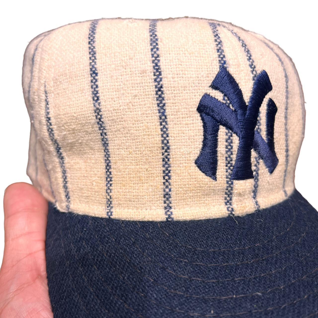 RARE Vintage 90s New York Yankees fitted hat Size 7 - Depop