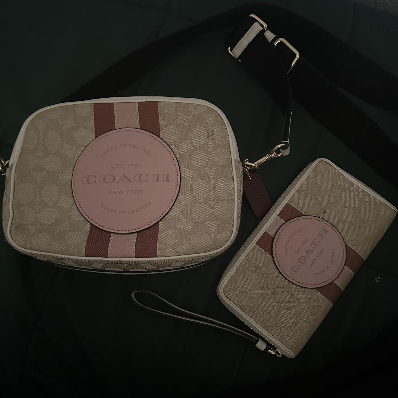 Coach wallet/wristlet Brand new, never used small - Depop