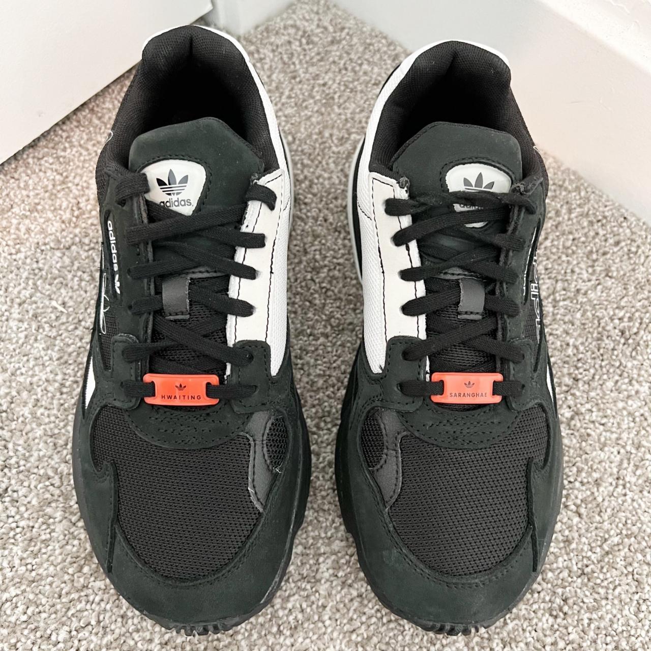 Adidas originals outlet falcon negras karaoke