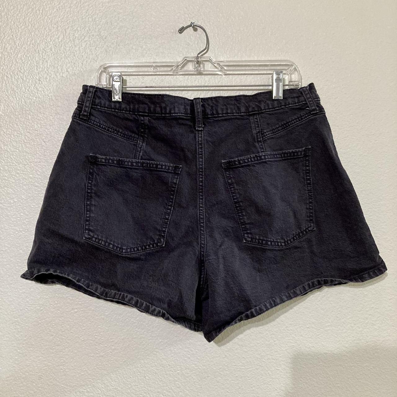 Universal Thread Women's Grey and Black Shorts (3)