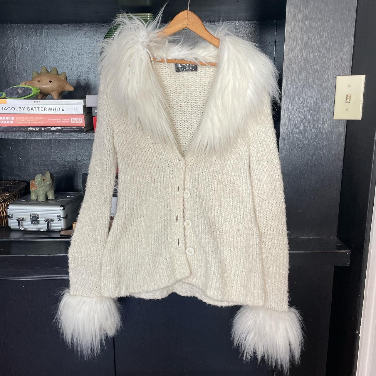 Cardigan fluffy - Depop