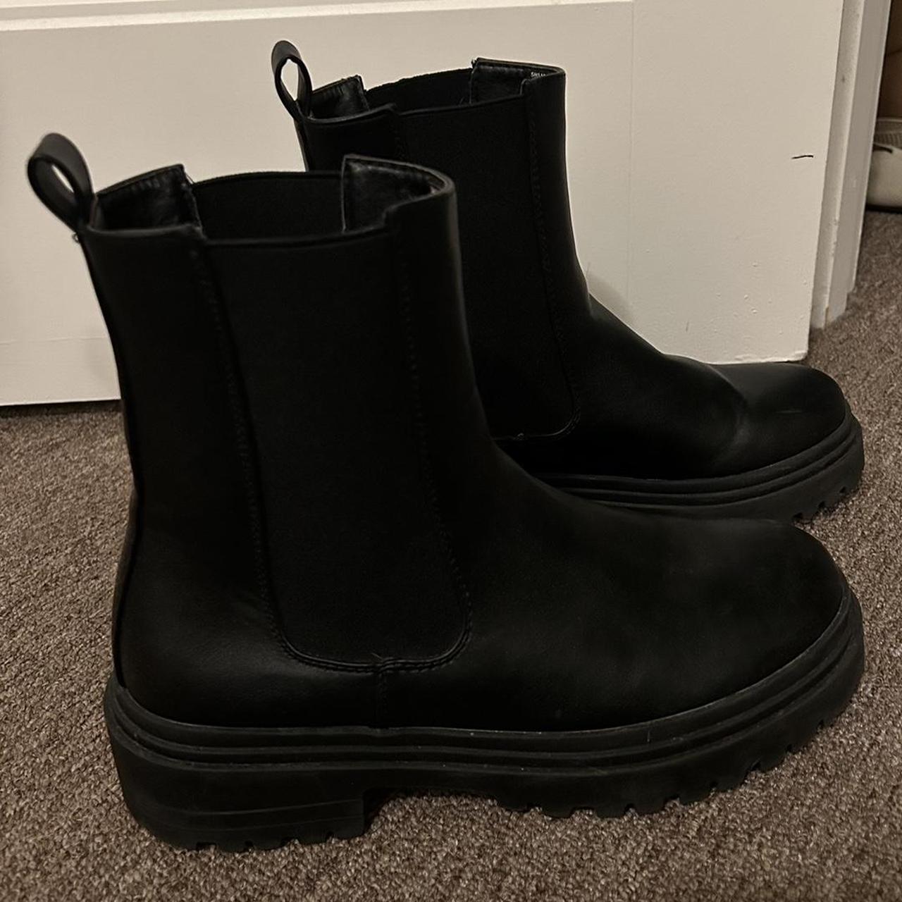 chunky black boots from glassons, size 7. barely... Depop