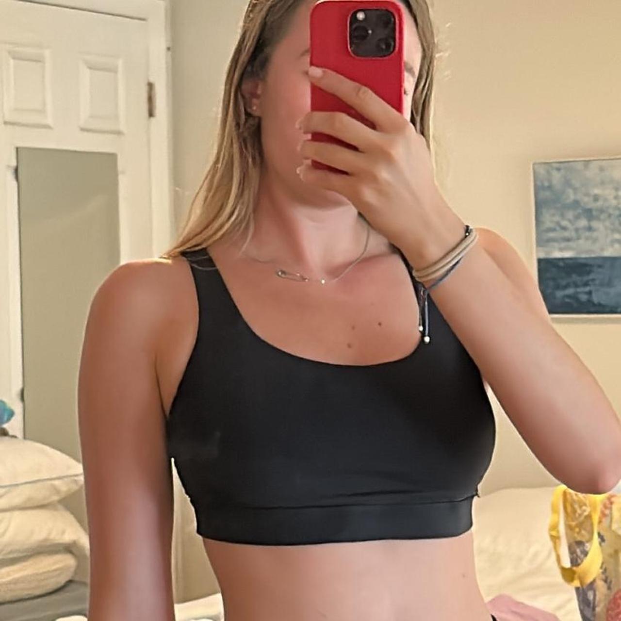 Lululemon black energy size 6 sports bra - Depop