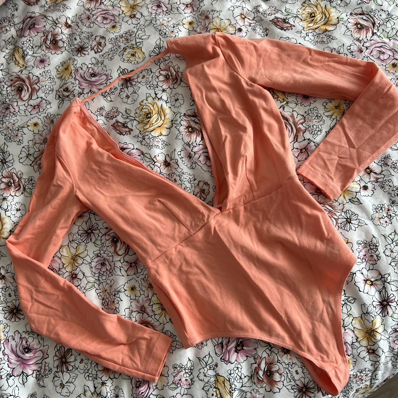 Could Fit Size 0 4 Peach Deep V Bodysuit Open Front Depop 3294