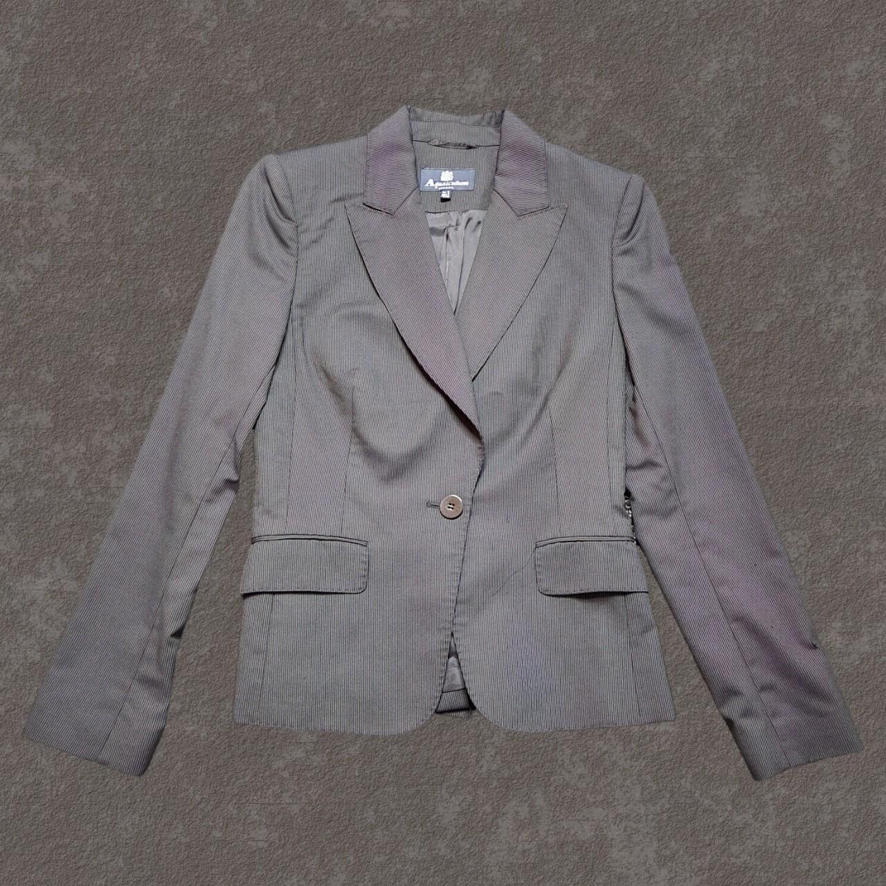 Aquascutum womens blazer suit jacket pin