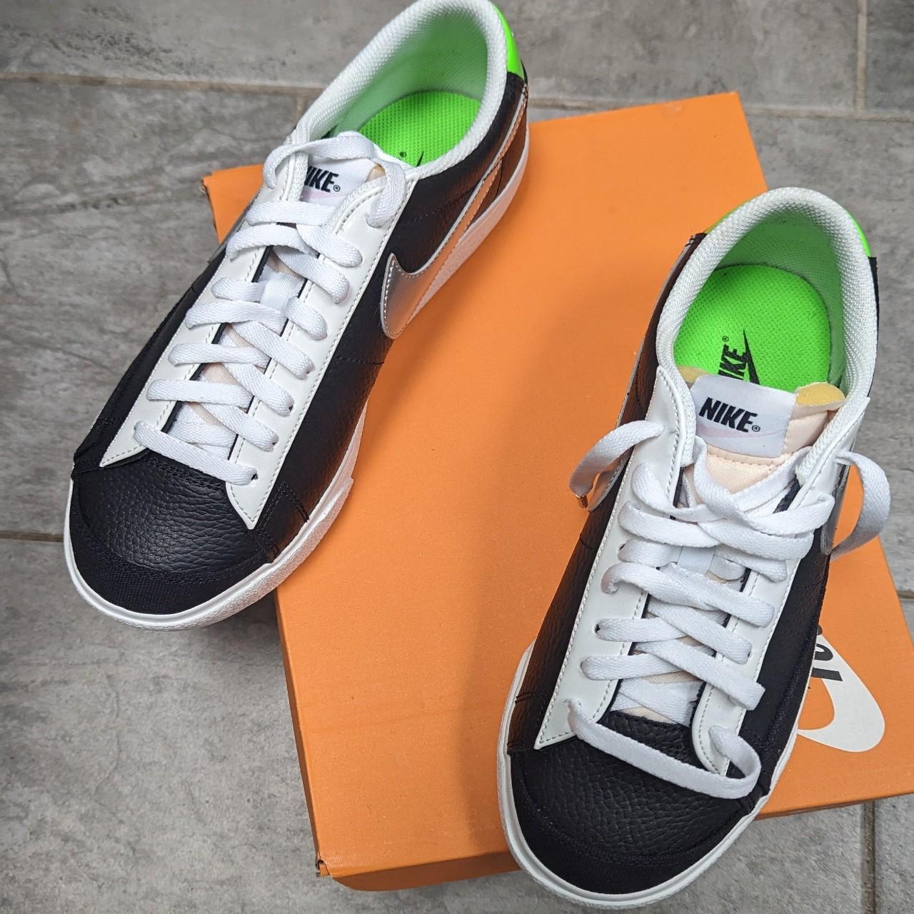 Nike Women's Black and White Trainers Depop