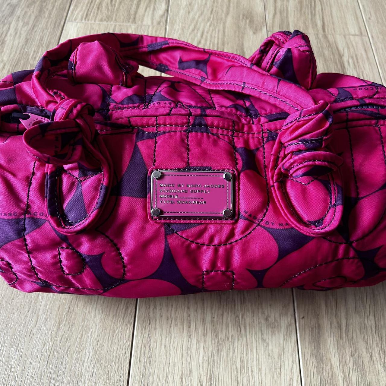 Marc deals Jacobs Nylon Hanging Cosmetics Travel Bag Pink