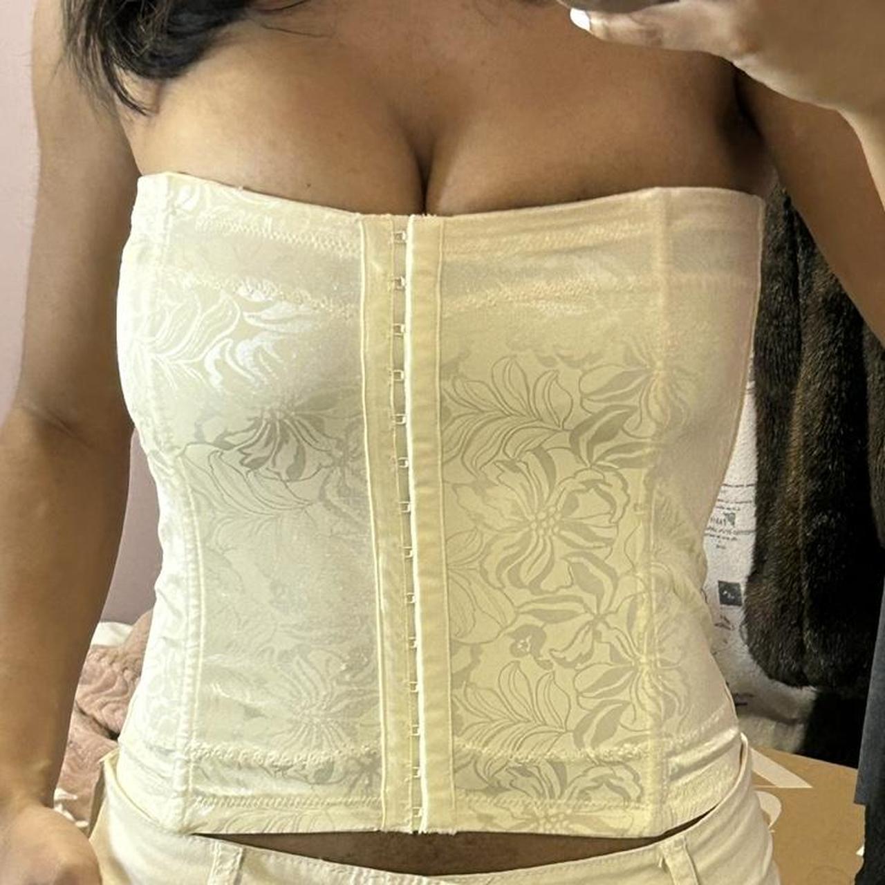 beige corset that can double as a top. big boob - Depop