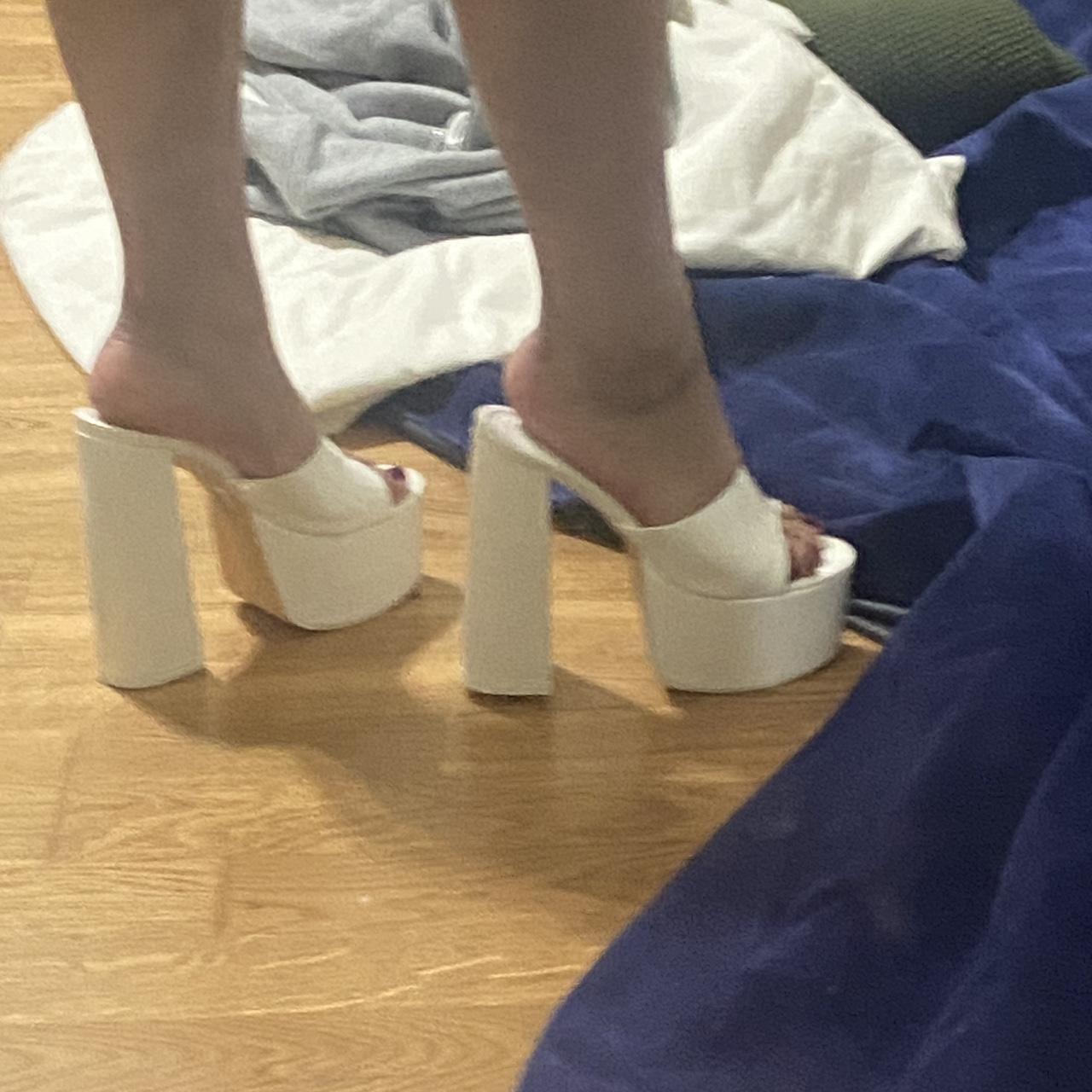 Forever 21 white store mules