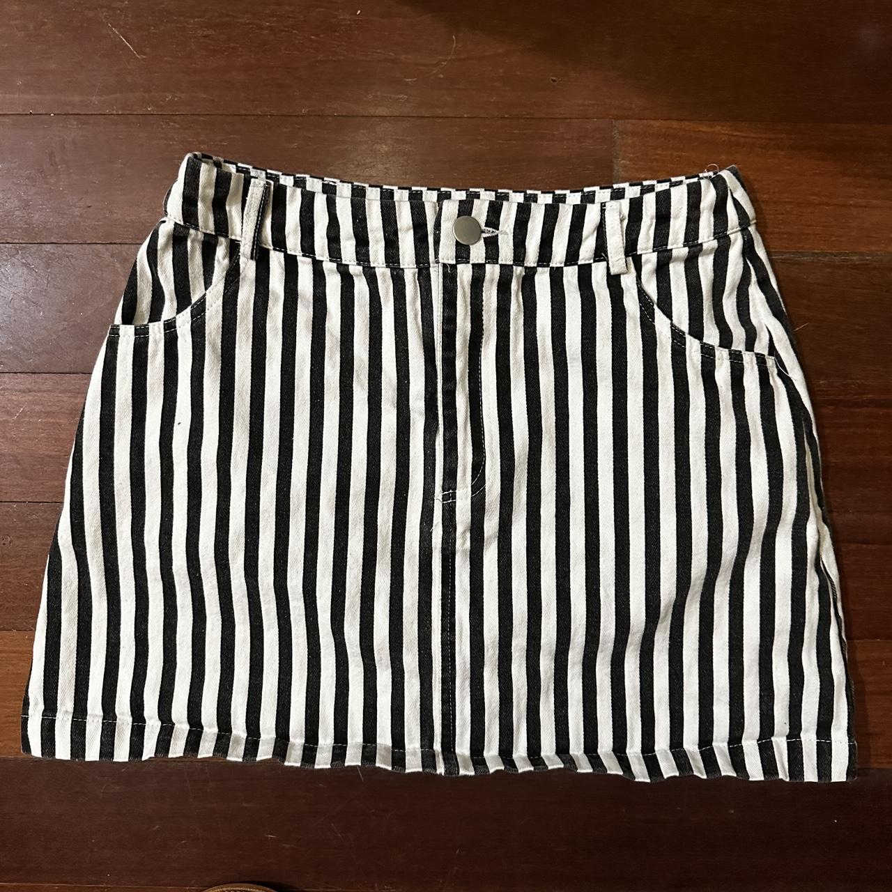 Emory Park black and white striped mini skirt Size