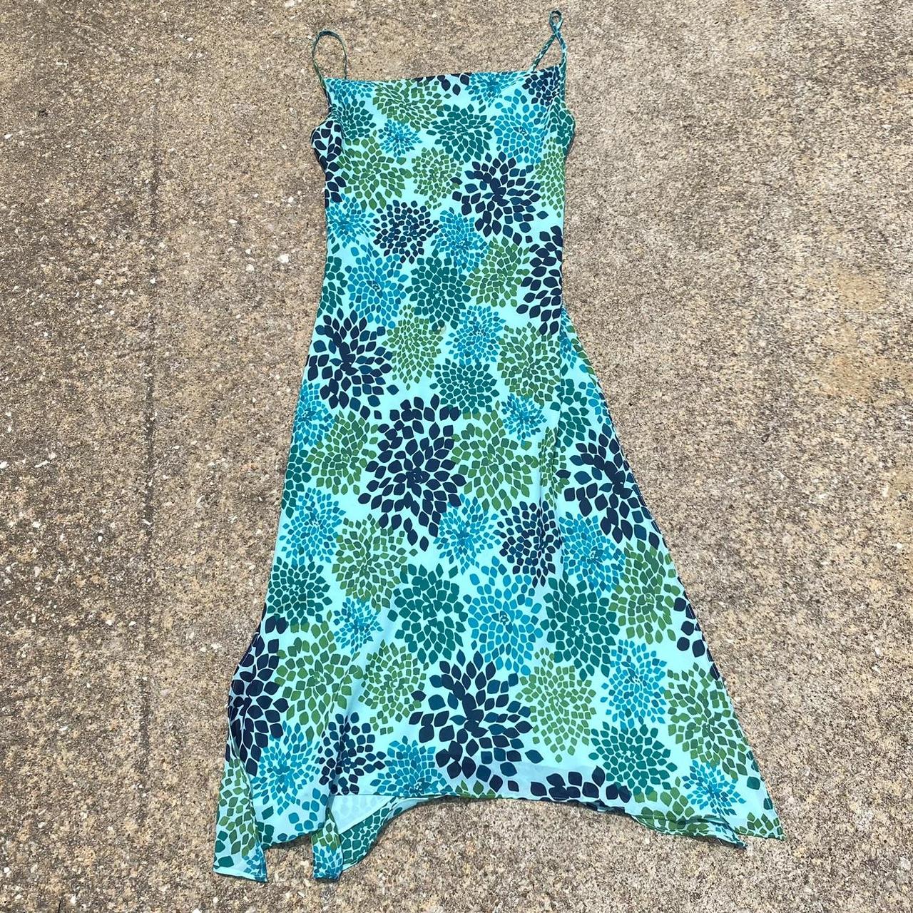 Vintage blue patterned midi dress // express // 2... Depop
