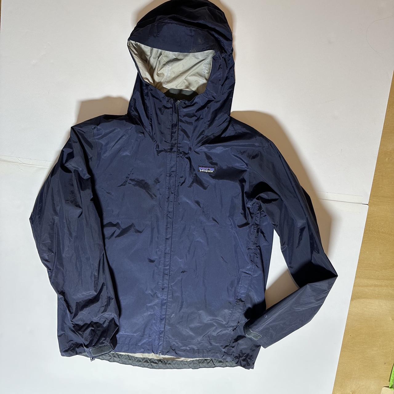 Patagonia shell jacket in great condition. Size m - Depop