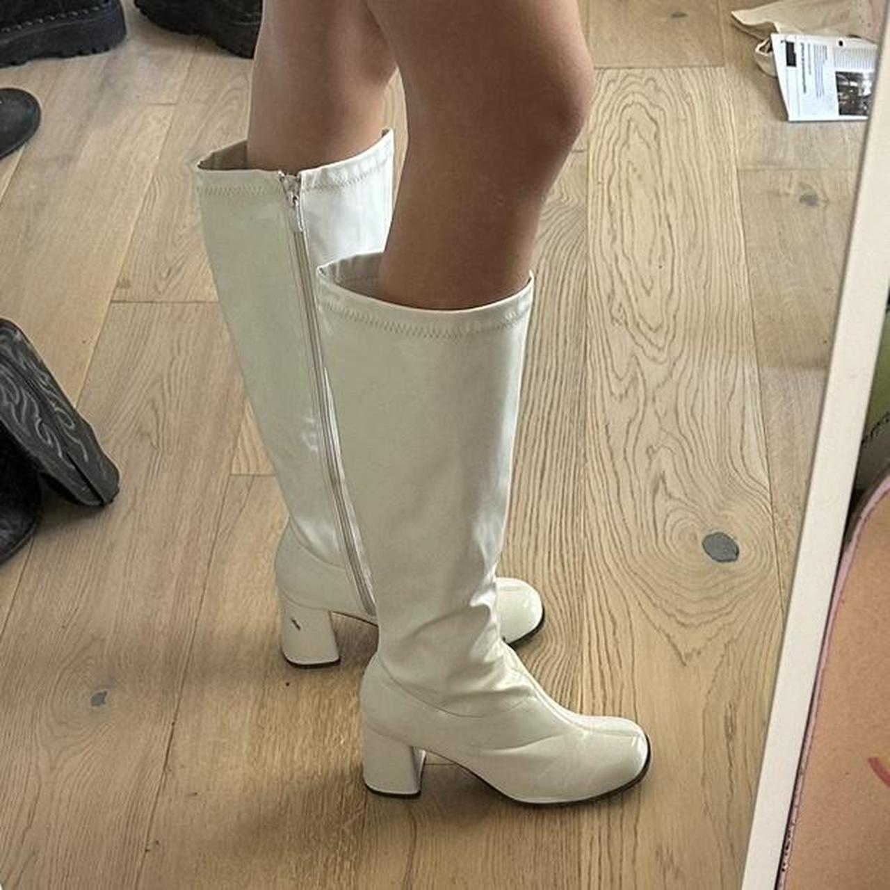 white gogo boots!💭🎀 size us 10 (eu 40-42) soo... - Depop