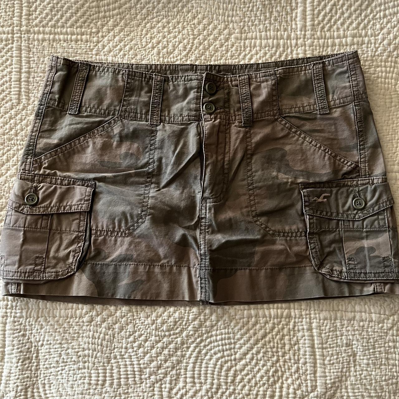 Hollister Co. Women's Green and Khaki Skirt Depop