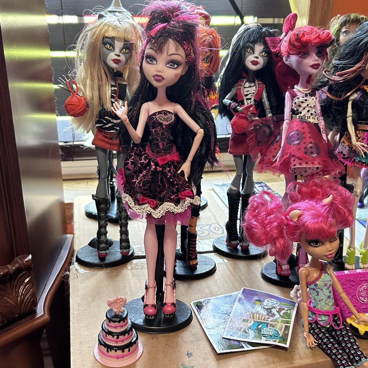 monster high sweet 1600 draculaura [2011] missing:... - Depop