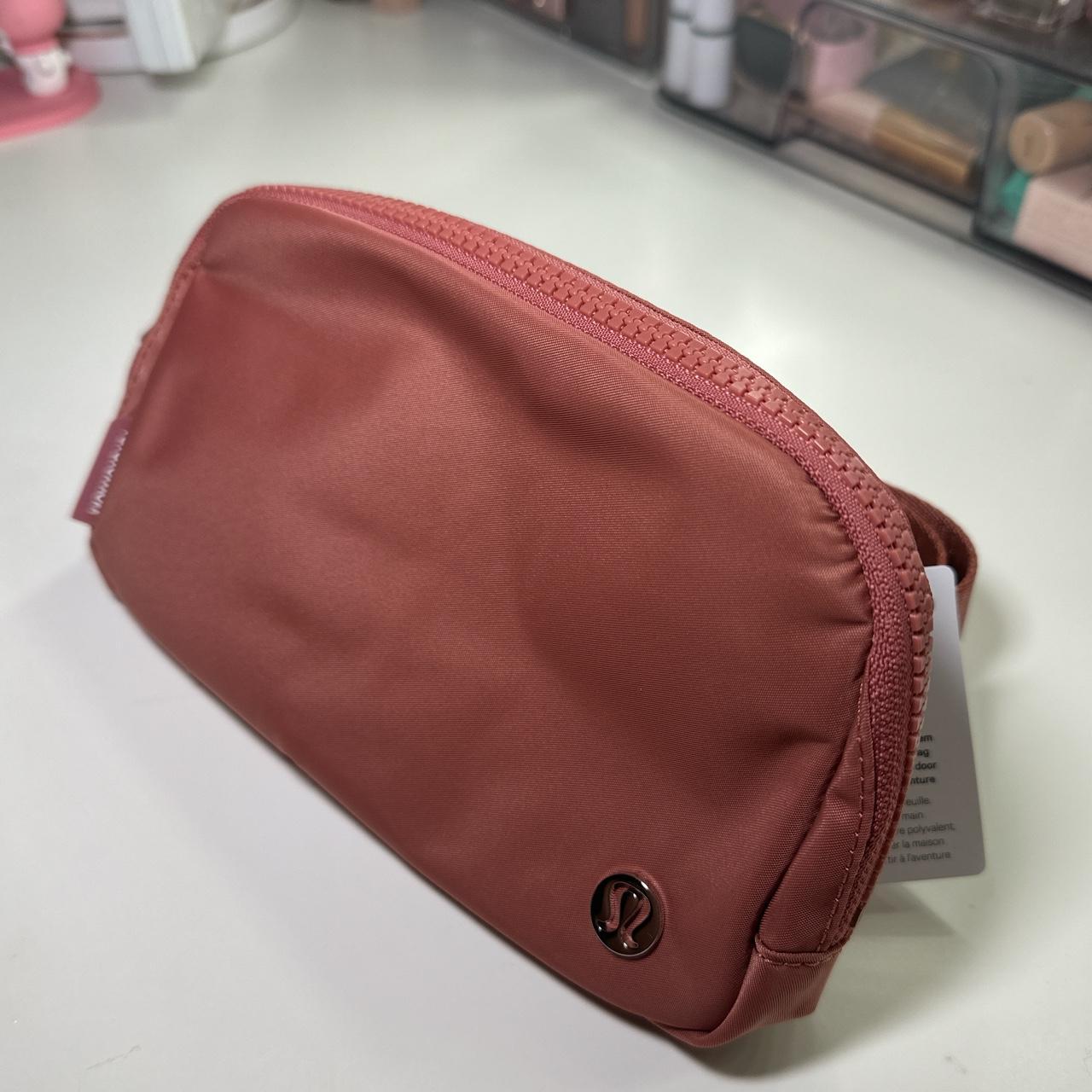 新品未使用ルルレモンBelt Bag Amazon.com | Lululemon Athletica Everywhere Belt Bag, Black