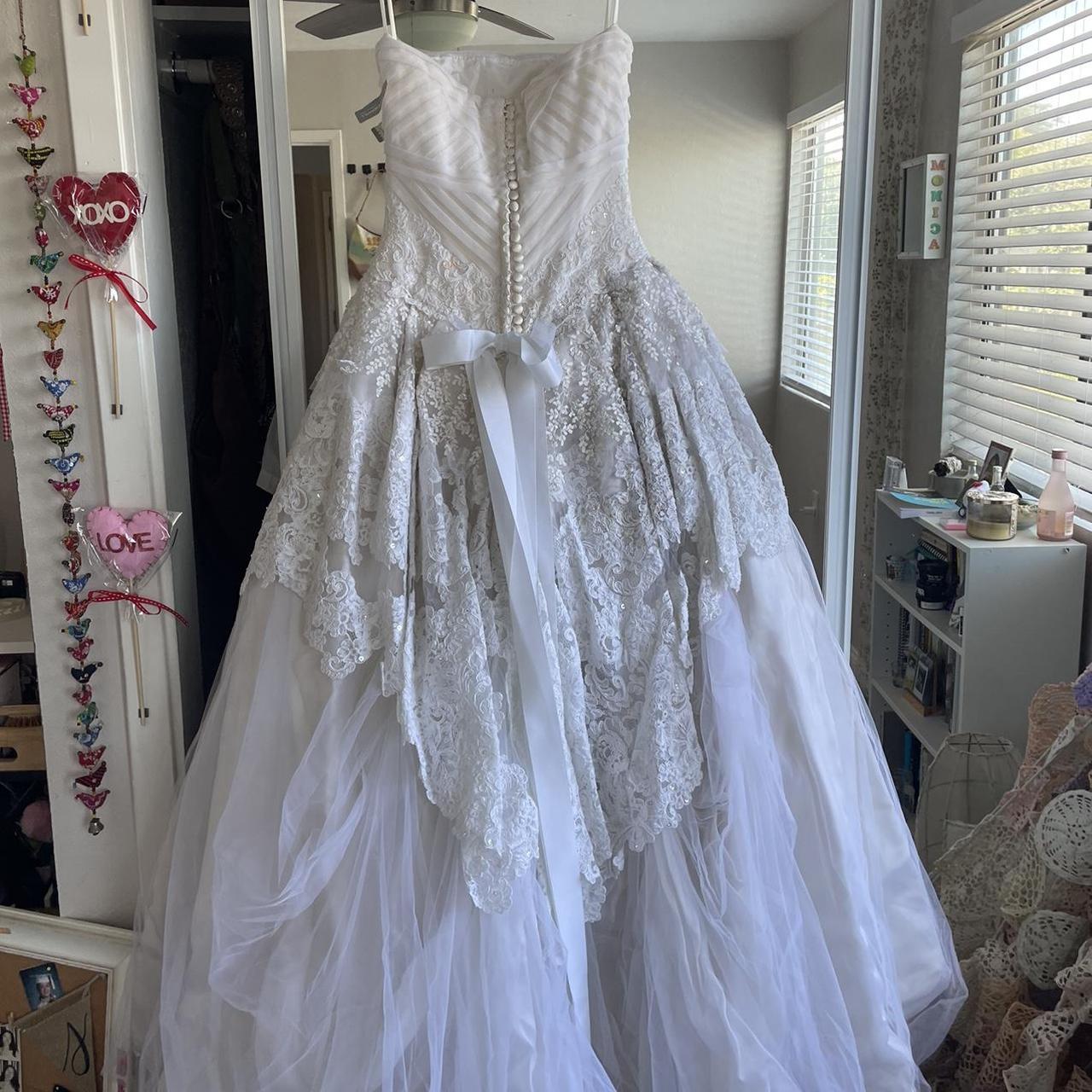 Vera Wang White wedding dress! 🤍🤍 This dress is... | Depop