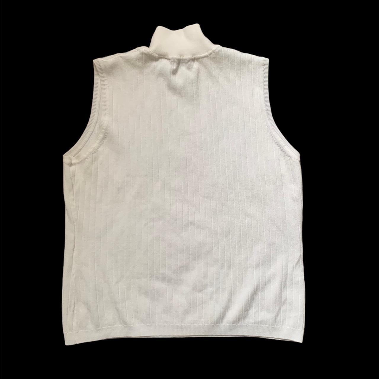 Perfect little white sweater vest! Love this