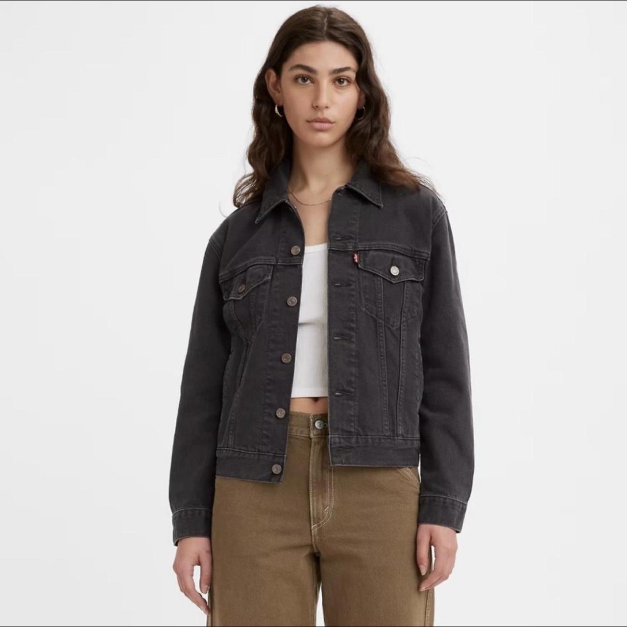 Levi's cropped black on sale denim jacket