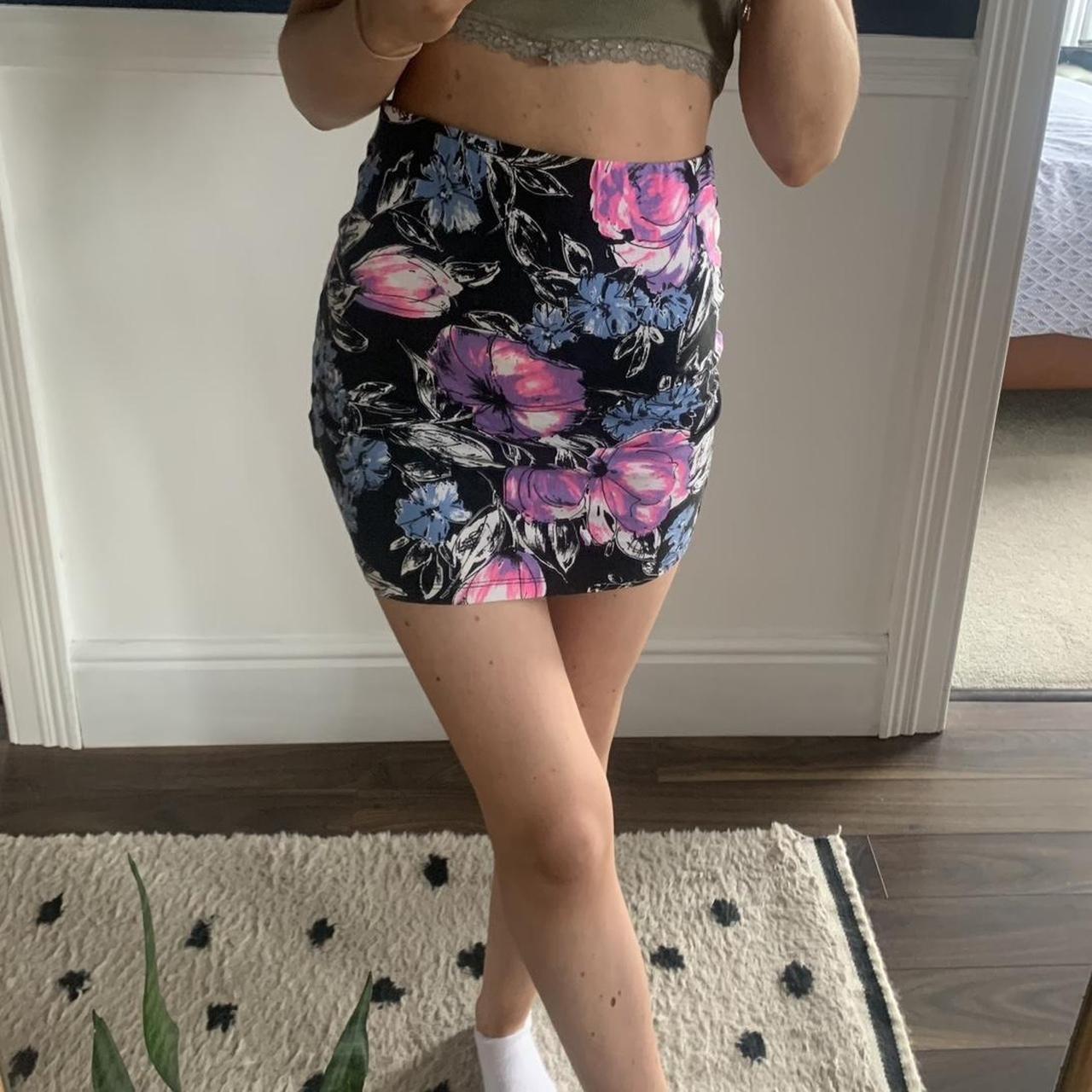 Floral mini skirt 🍓🍓🍓 Size 6 Excellent condition - Depop