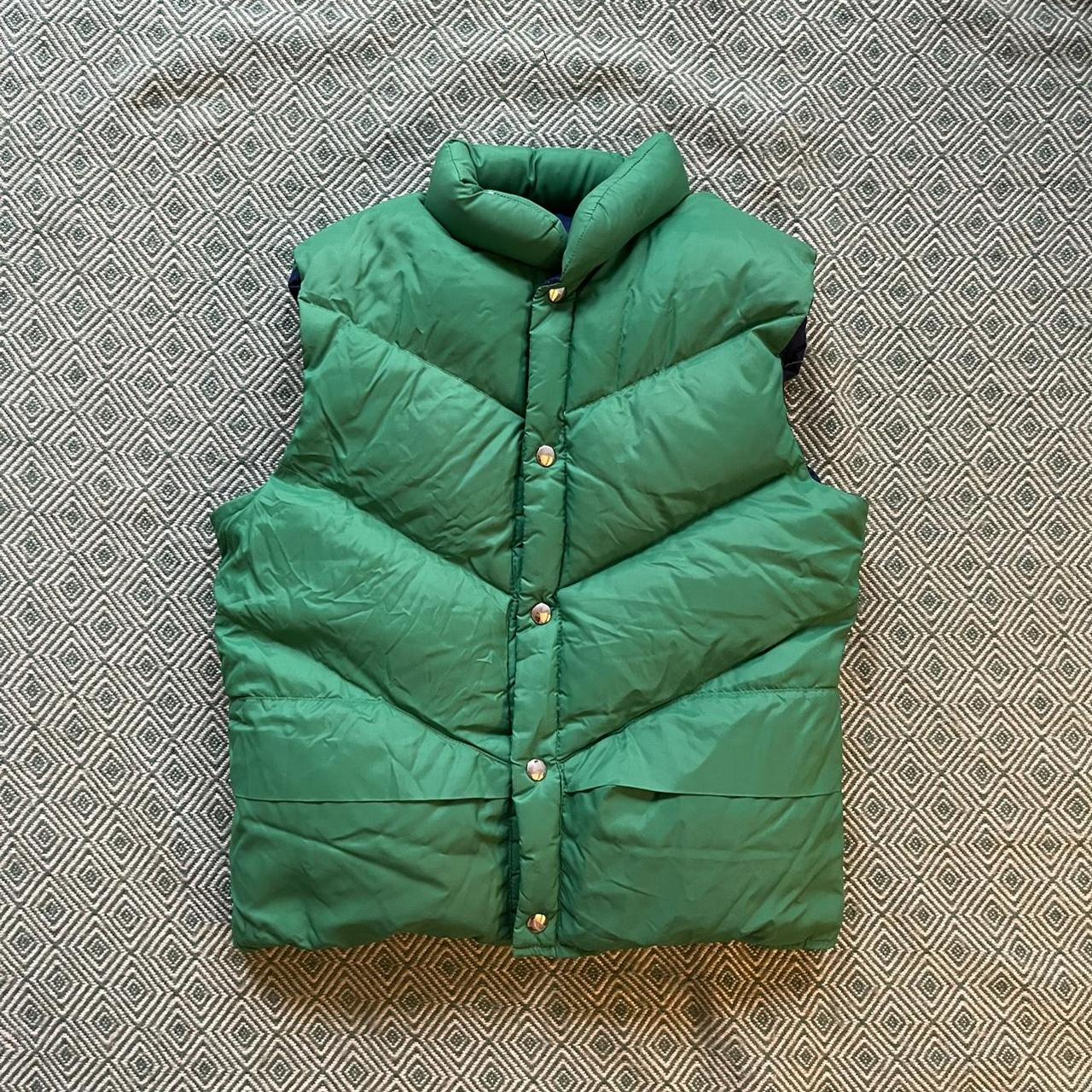 Vintage kelly green puffer vest 70s/80s - great,... - Depop