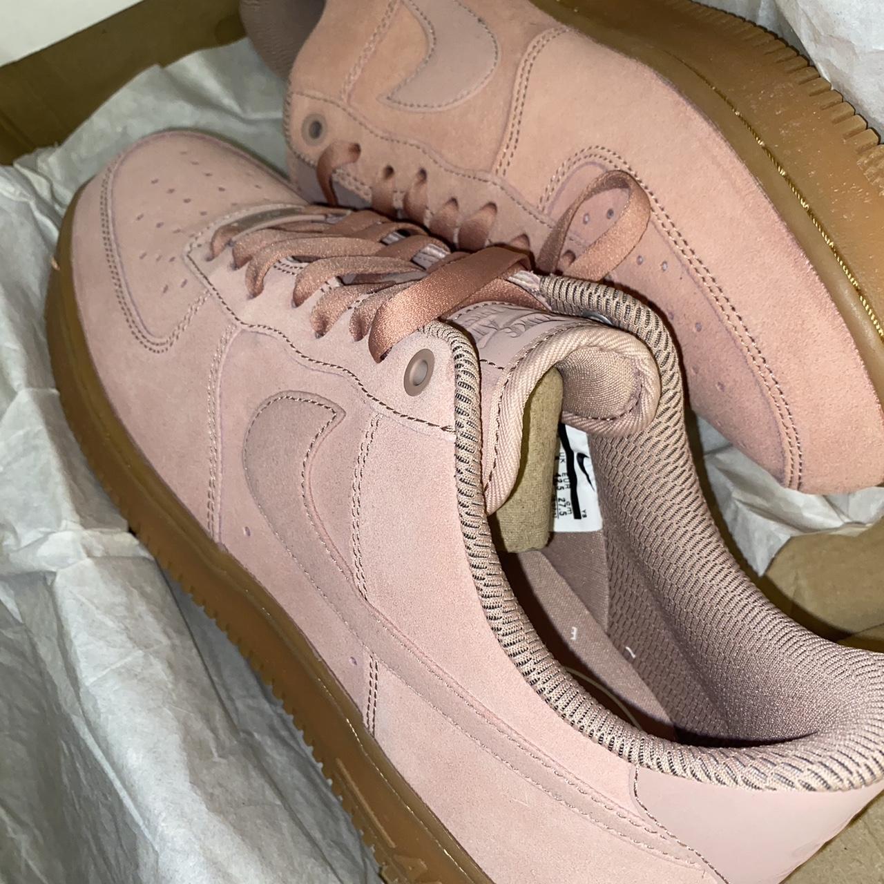 Nike air force 1 pink suede gum outlet sole