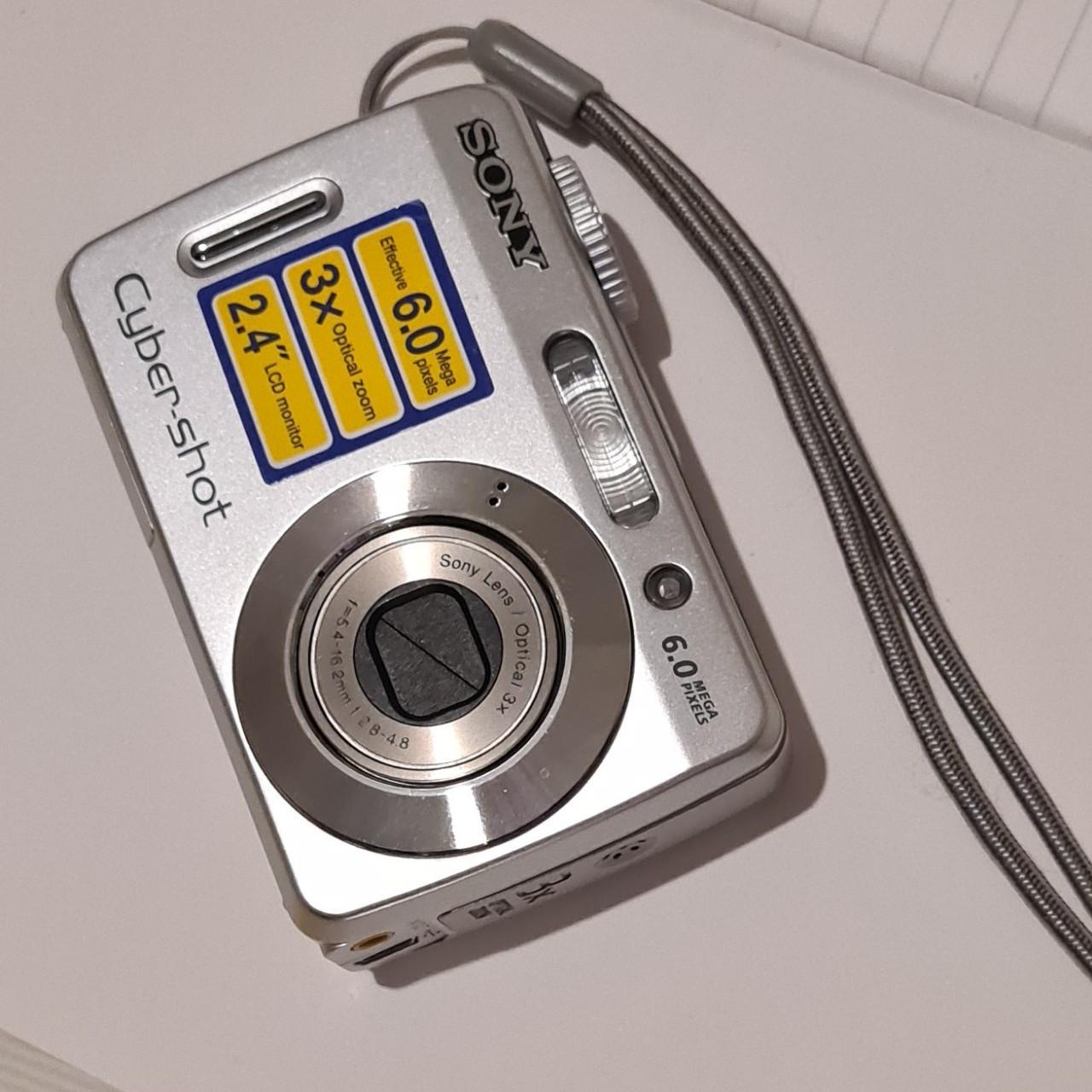 2000s vintage Digital camera Sony Cybershot DSC-... - Depop
