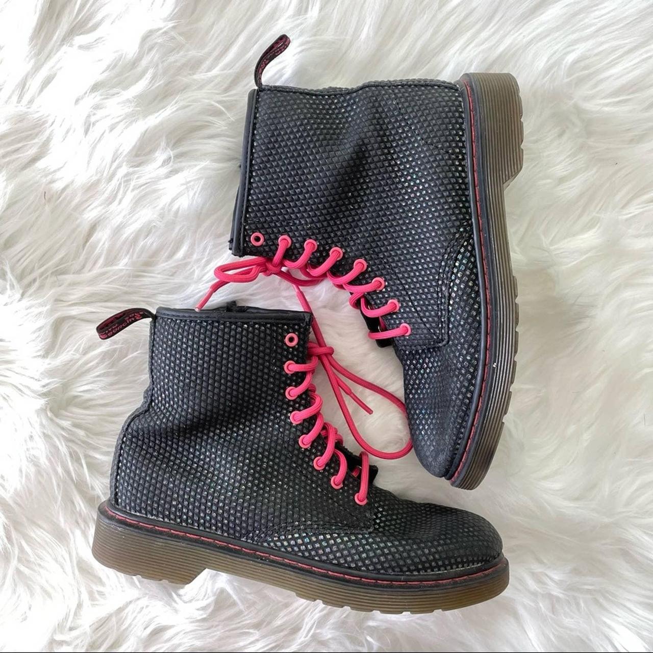 dr martens black pink