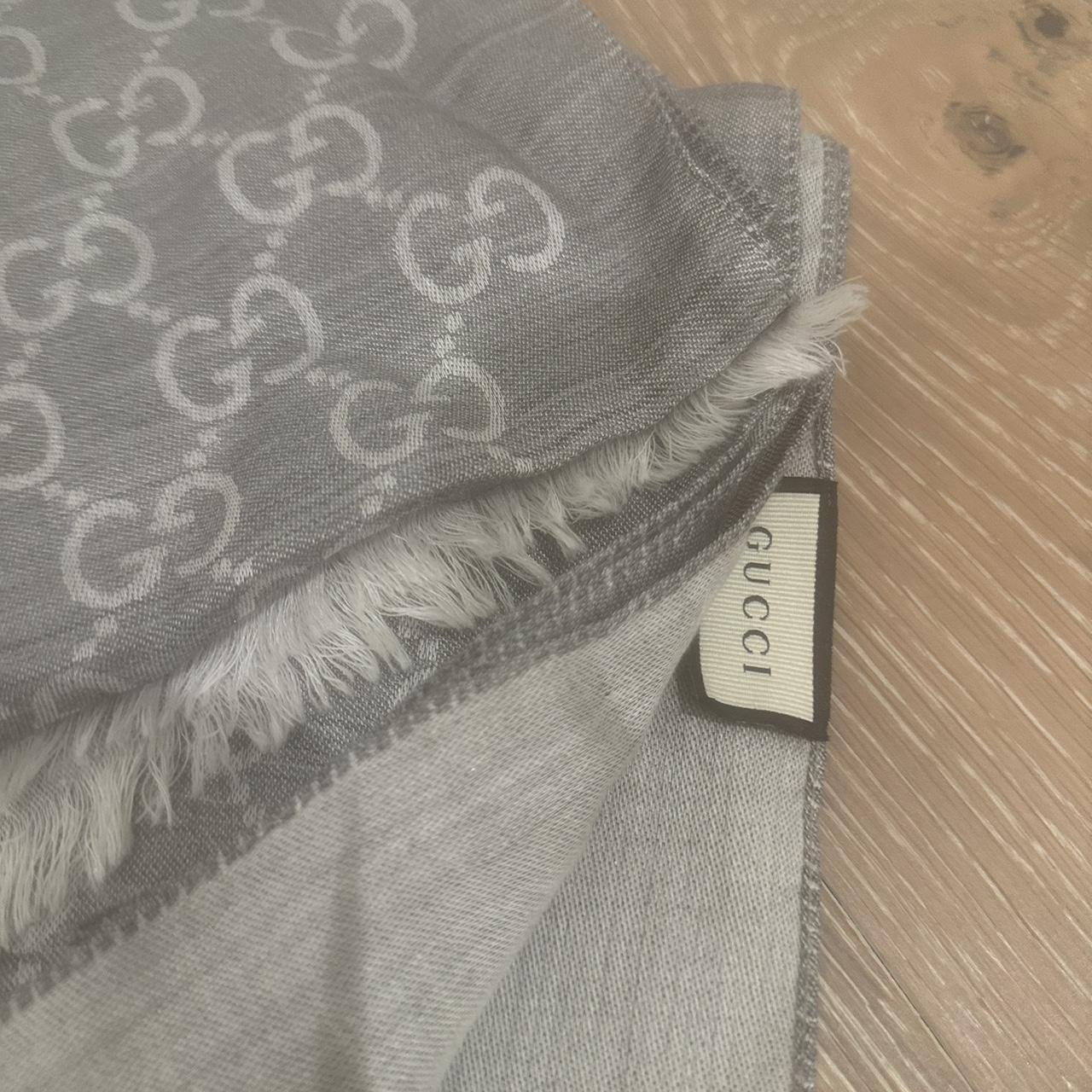 Gucci Women's Grey and White Scarf-wraps (2)