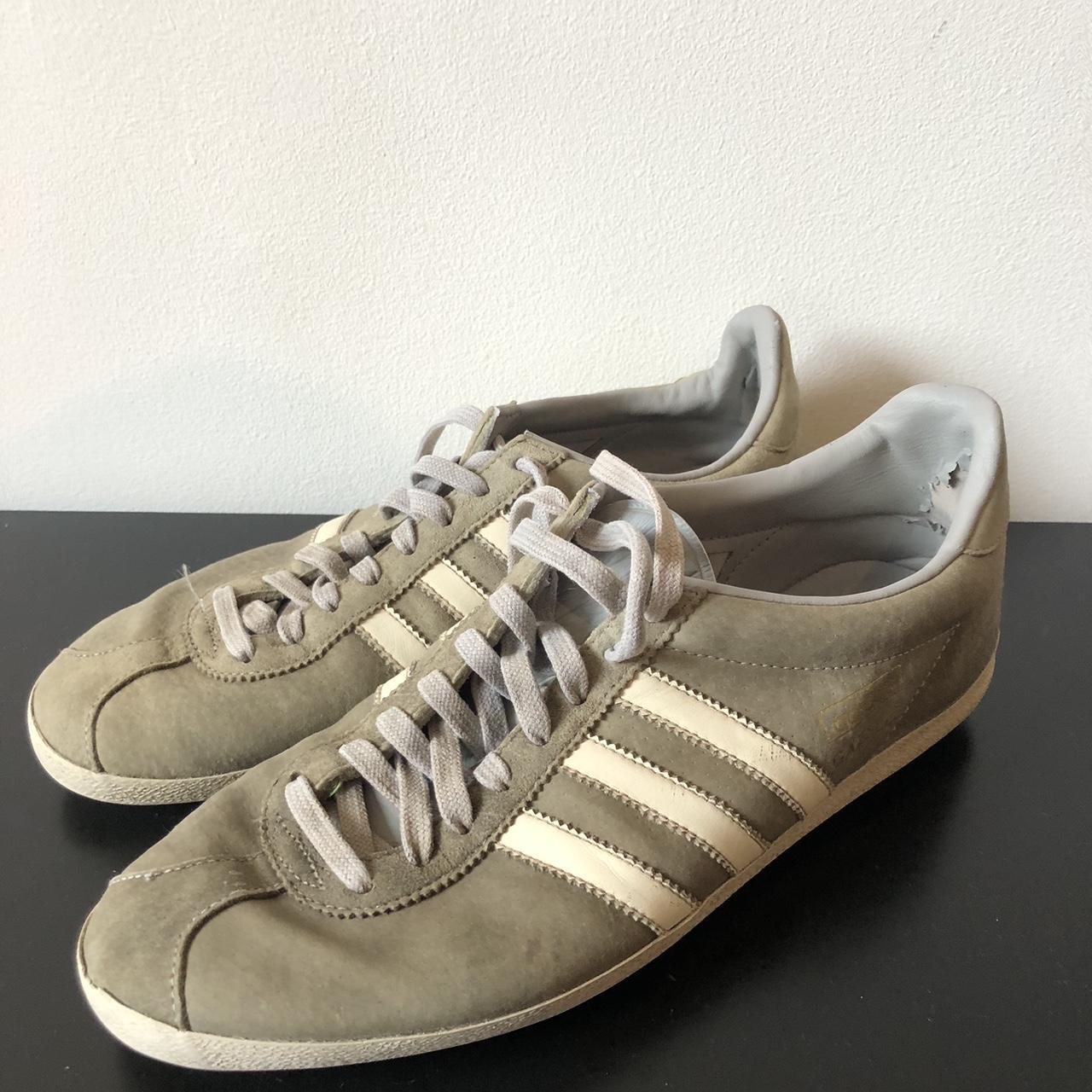 Light grey hot sale gazelles mens