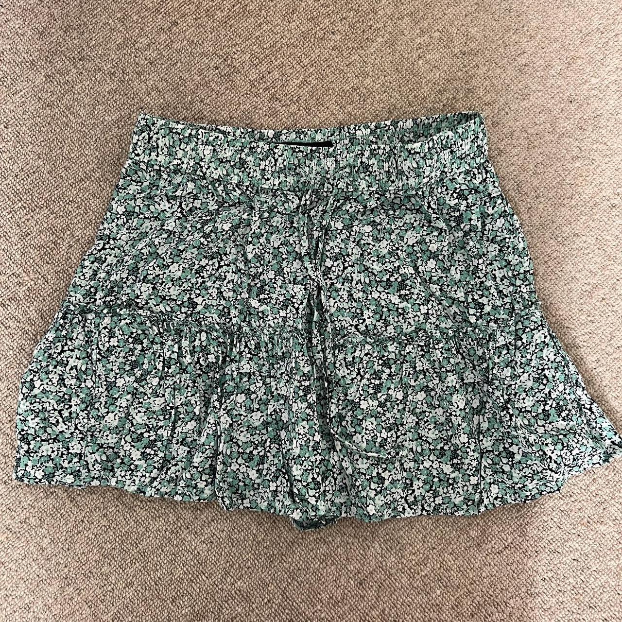 Cute Zara floral skirt Great condition Perf for... - Depop