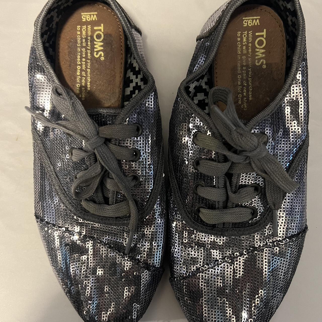 Silver store lace toms