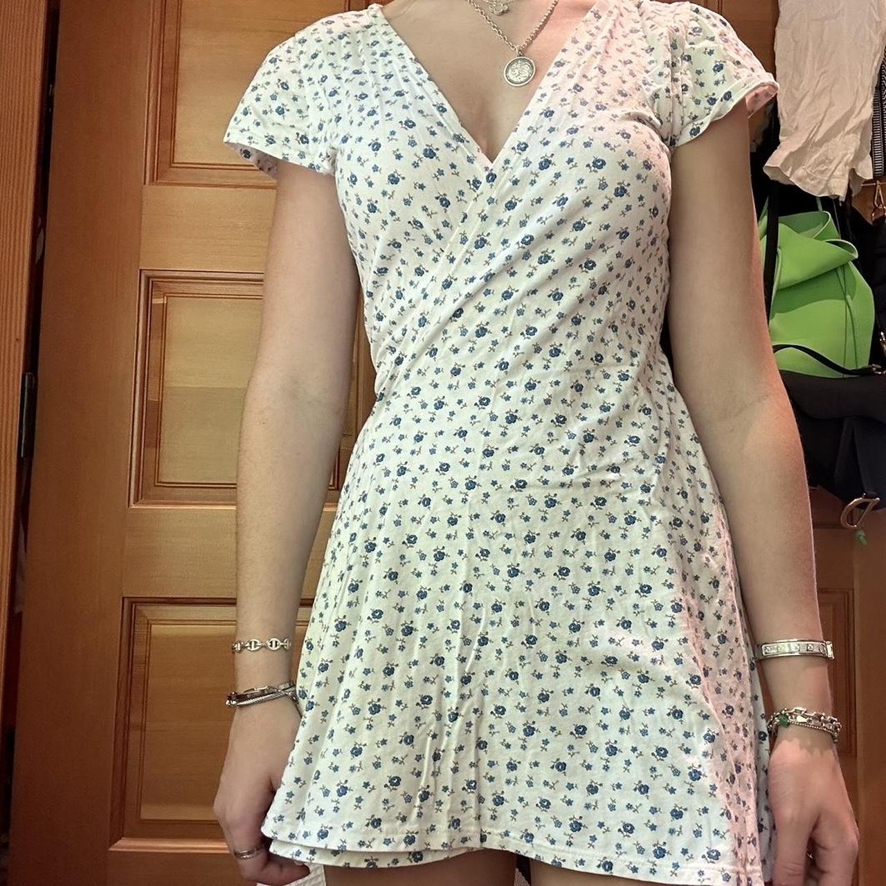 Floral brandy Melville wrap dress! In perfect... Depop