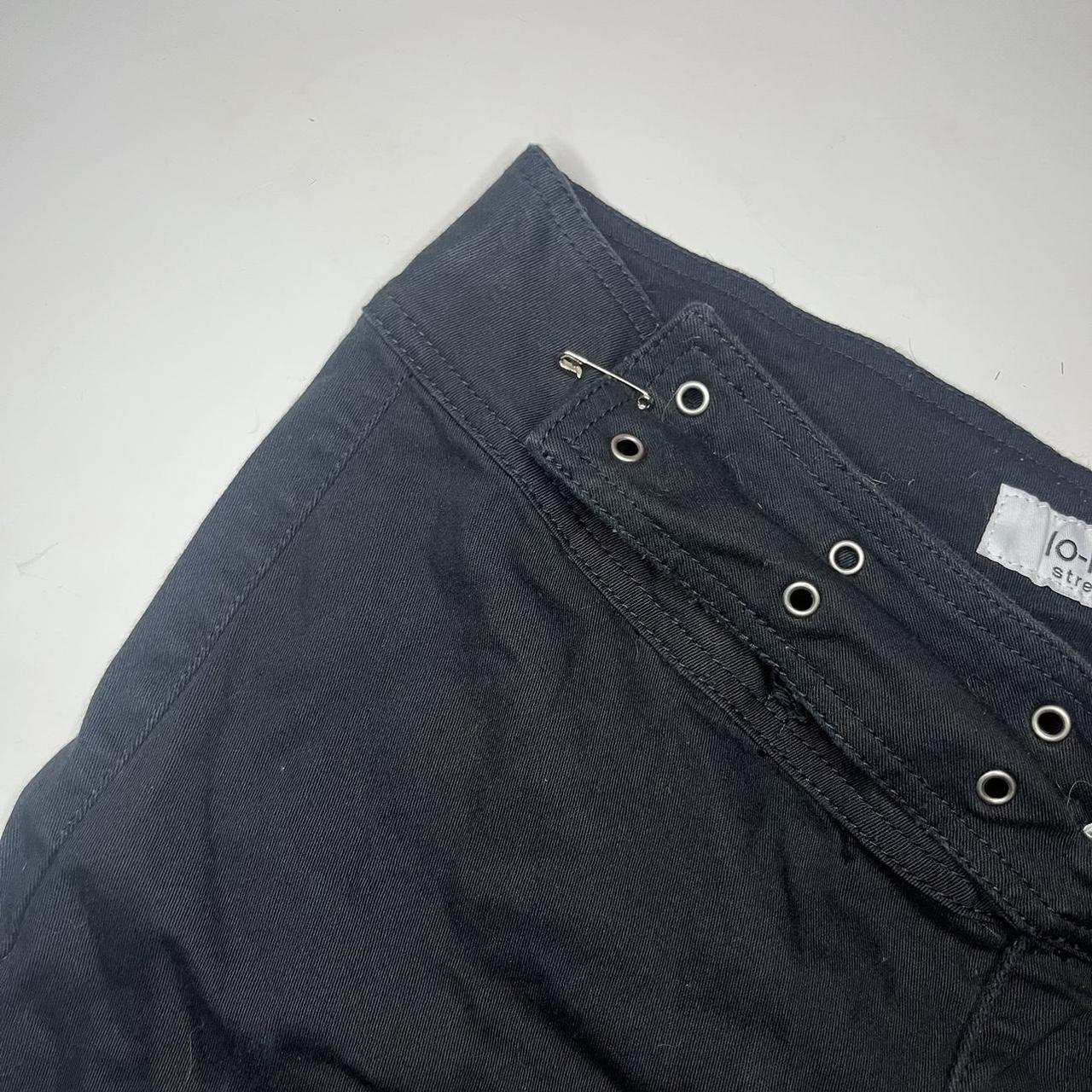 Jordache black low rise stretch capris. has a slight... - Depop