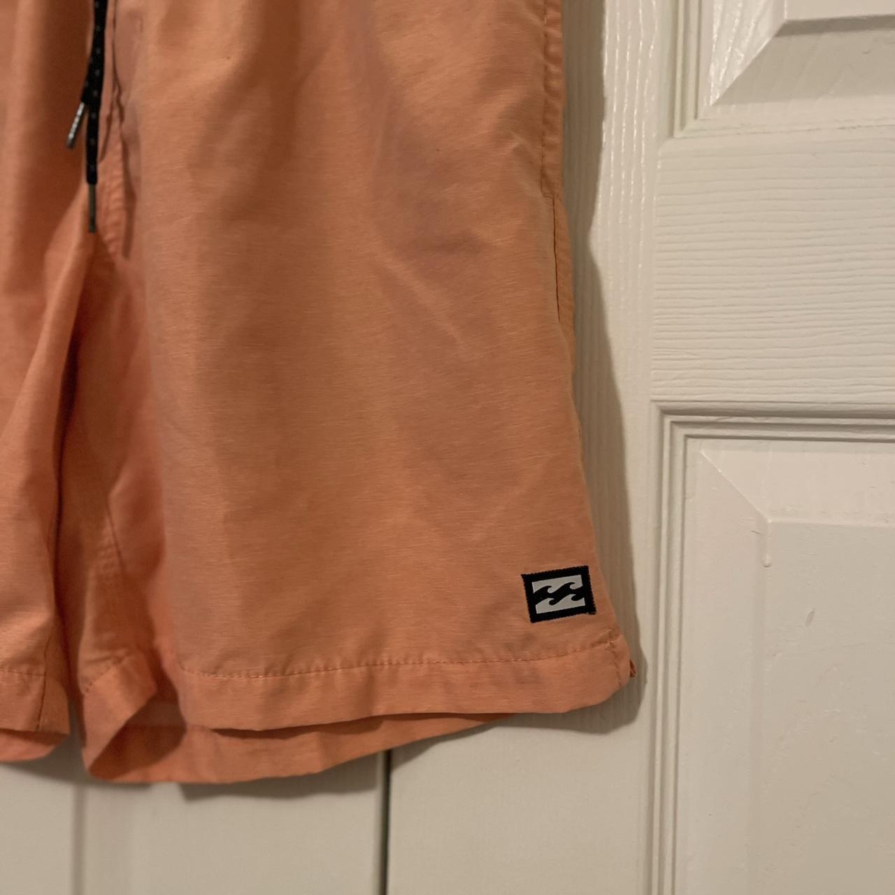Billabong Men's Black and Pink Shorts (2)