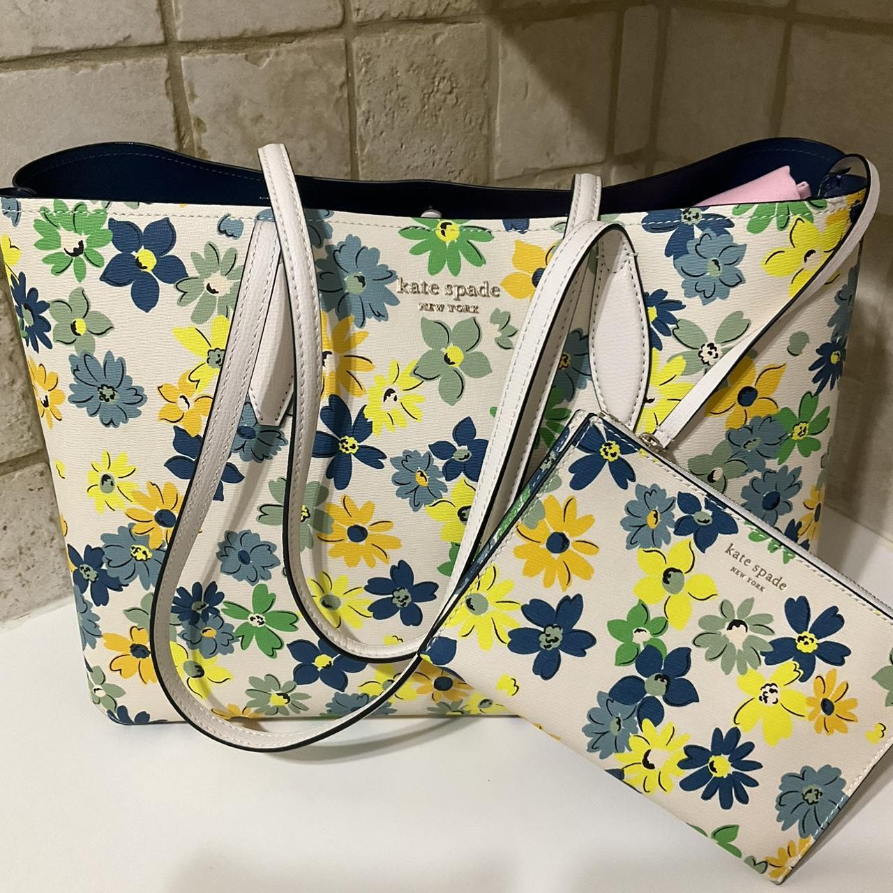 Amazon.com: Kate Spade New York Cute Lunch Bag for Women, Large Capacity  Lunch Tote, Blue Adult Lunch Box with Silver Thermal Insulated Interior  Lining and Storage Pocket, Flower Bed: Home & Kitchen