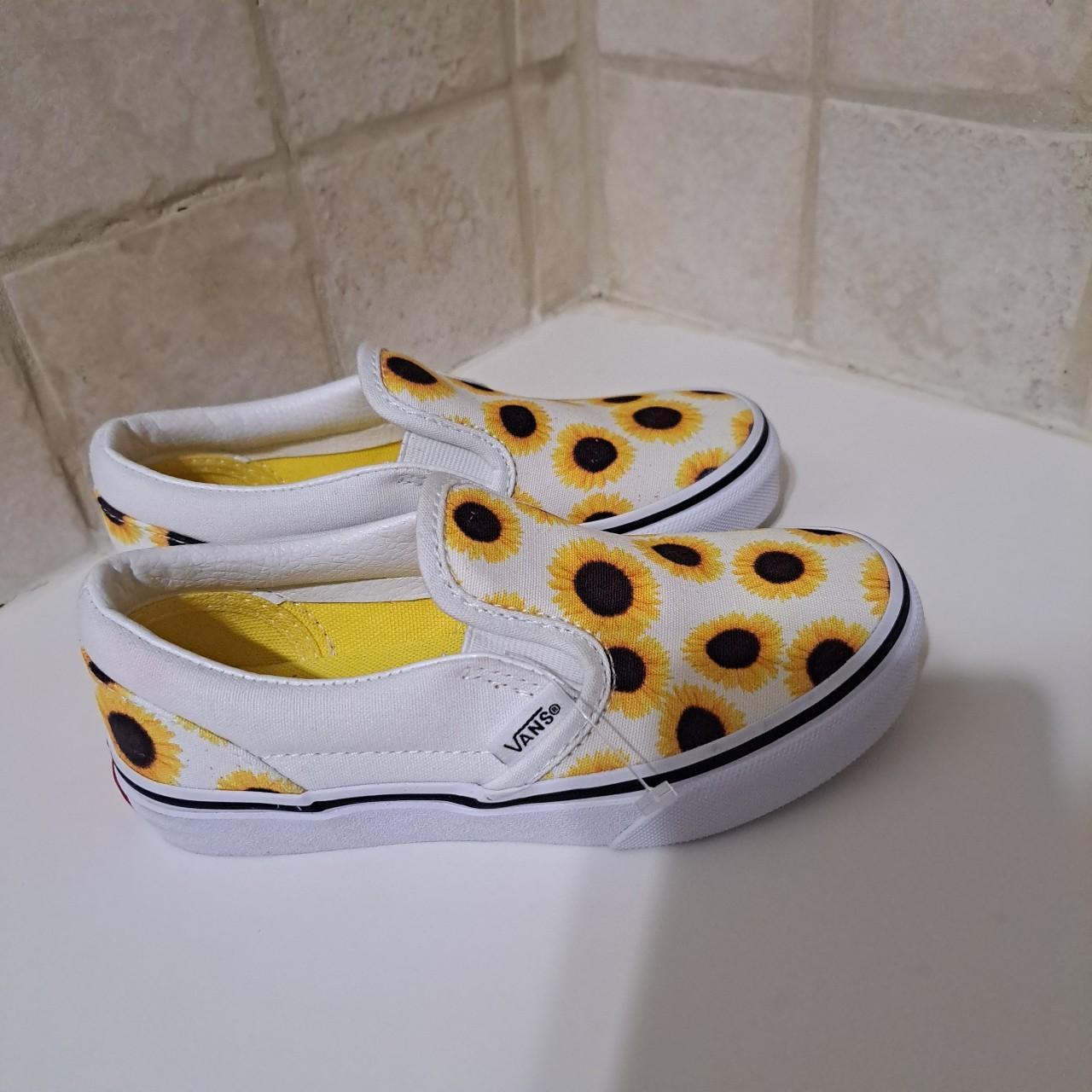 Vans white hot sale and yellow