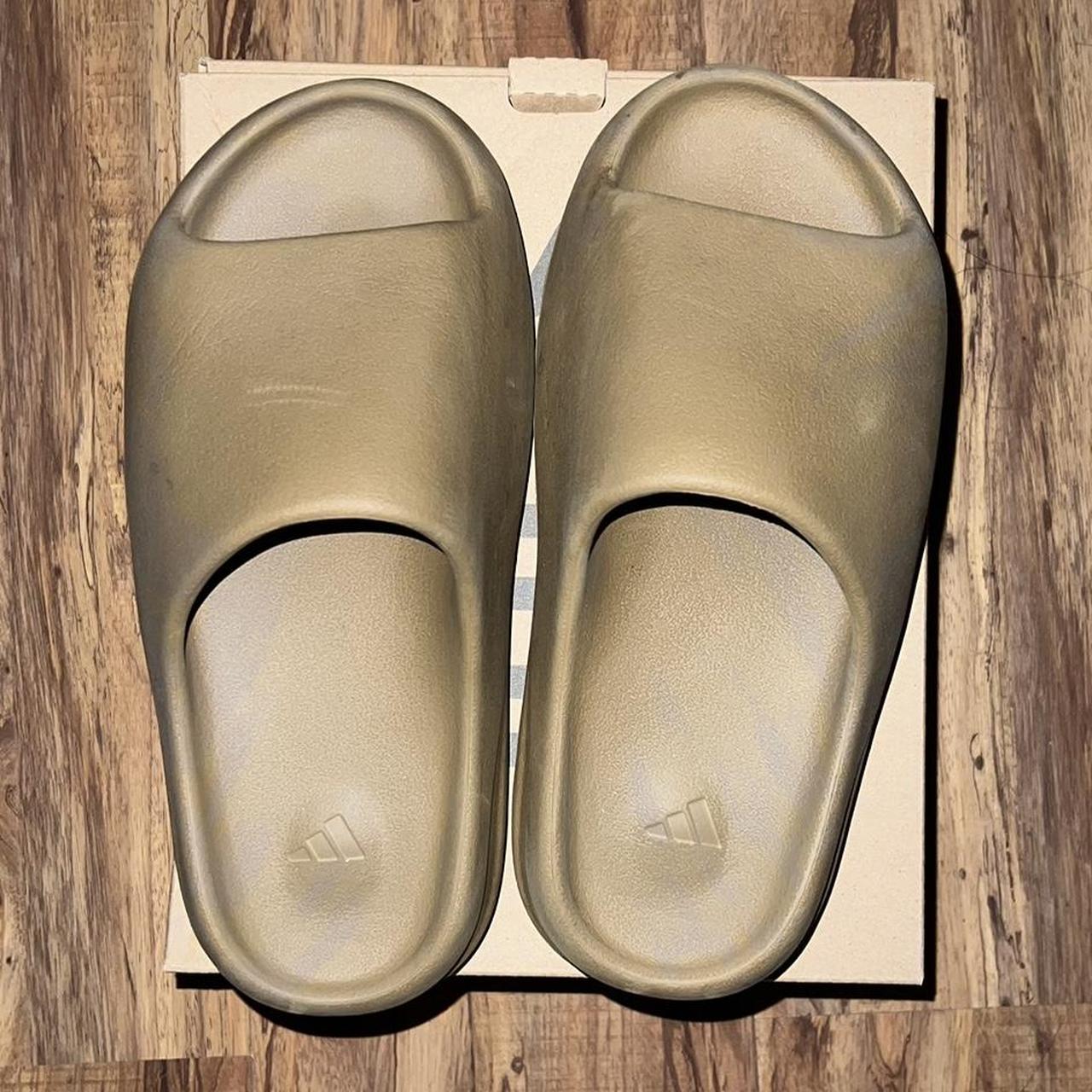 Yeezy slides size 7 womens hot sale